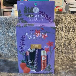 BLOOMING BEAUTY by WOOLZIES